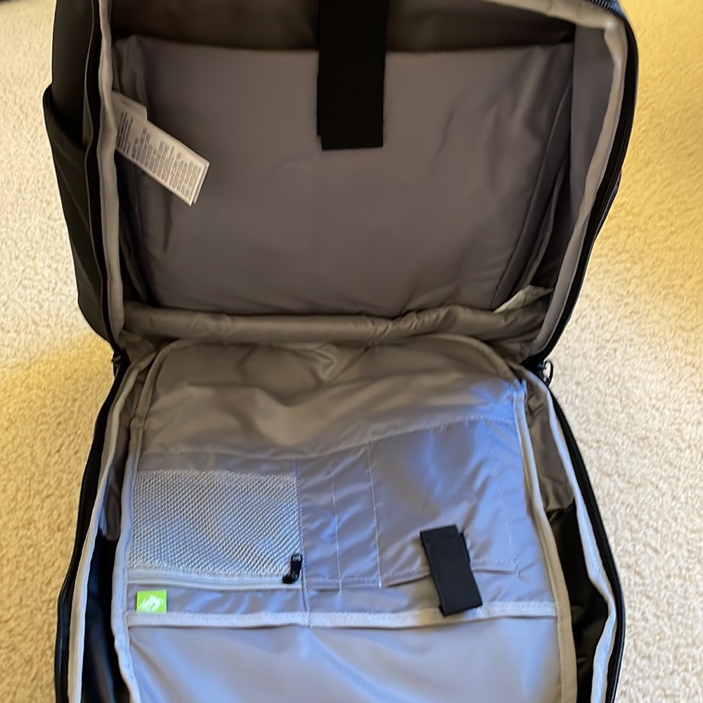 Quicksilver guys laptop multi functional backpack - Picture 5 of 6
